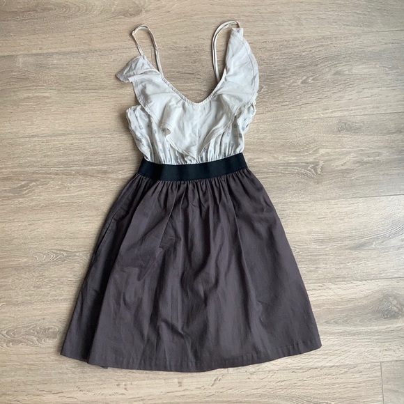 Gentle Fawn Ruffle Dress with Pattern - Picture 2 of 12